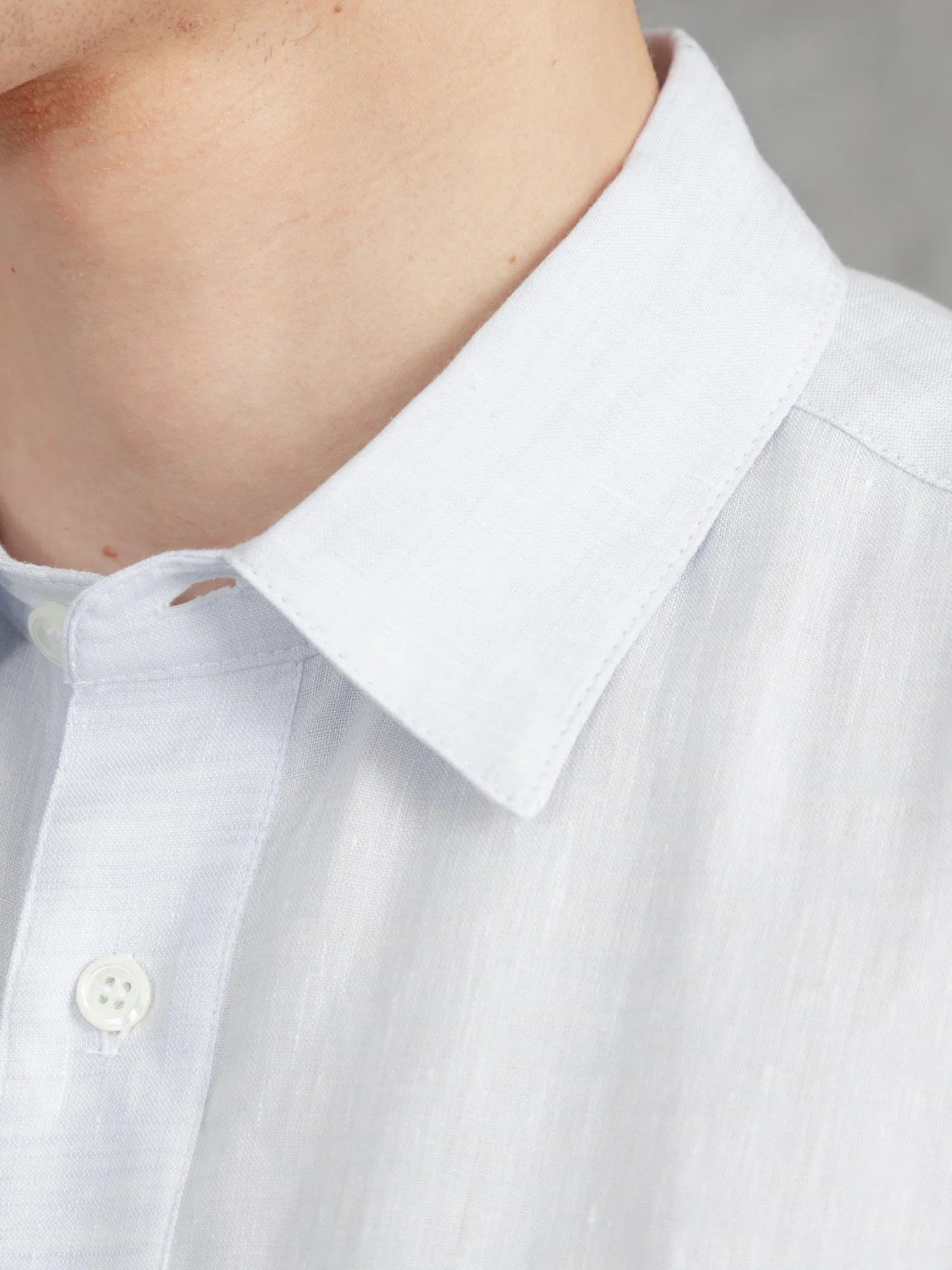 The Victor Linen Shirt - Pale Smoke - Image 5